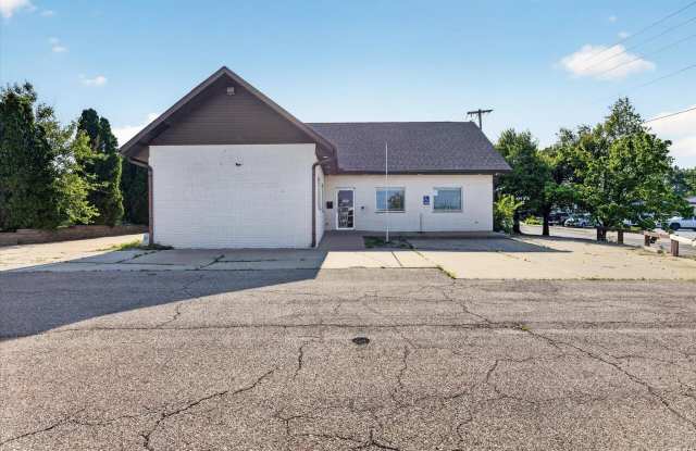 1815 S Walnut Street Gallery 1