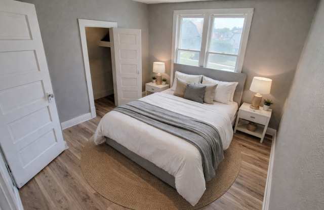 2-Bed 1-Bath House for Rent! photos photos