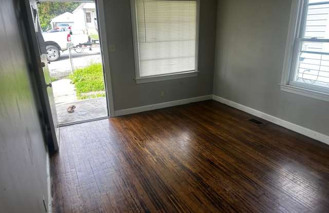 Nice 4BR/1BA house with Appliances Gallery 3