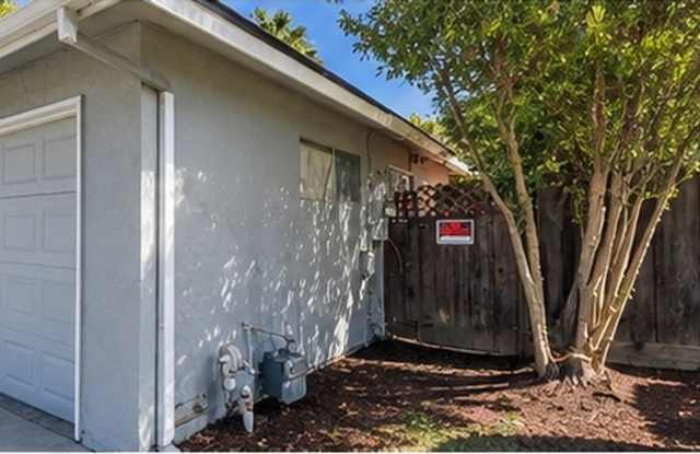 Freshly Updated 3BD/2BA North Merced Home | New Floors & Paint | $1,900 Gallery 4