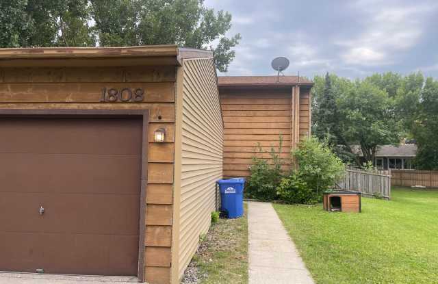 3 Bedroom Twinhome in South Fargo!! Gallery 1