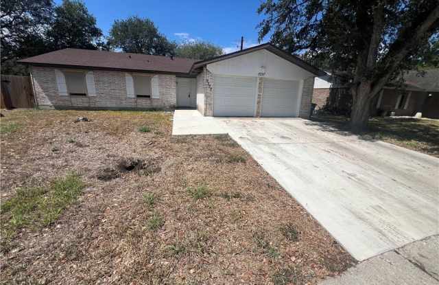 5737 Lynncrest Drive photos photos