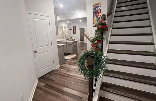 Room in 3 Bedroom Home at Mezzo Ln photos photos