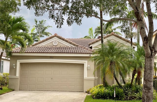 902 Golden Cane Dr - 902 Golden Cane Drive, Weston, FL 33327