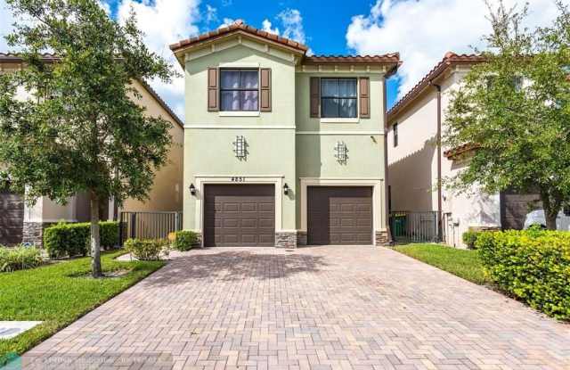 4851 NW 57th Ct photos photos
