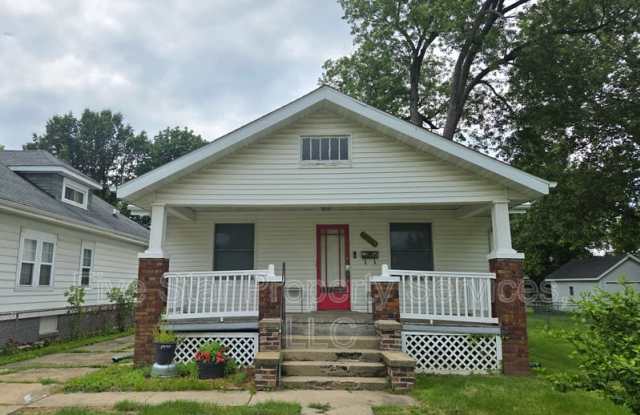 1031 N Franklin Ave photos photos