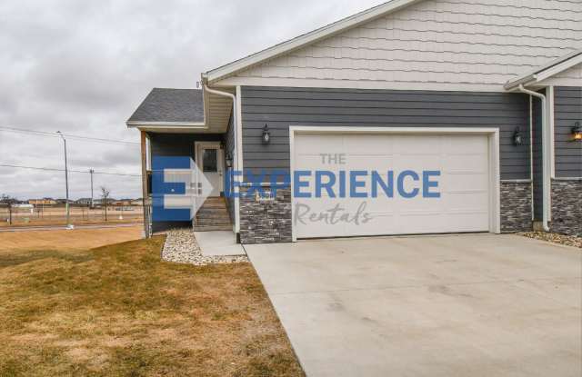 Spacious 4-Bedroom East Sioux Falls Twinhome – Available Now! Gallery 1