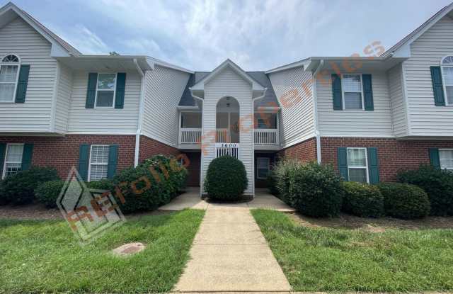 Great Location! 2nd Floor Condo with 2 Bedrooms, 2 Bathrooms in Wellington Ridge Community, Cary – Available October 7th! Gallery 1