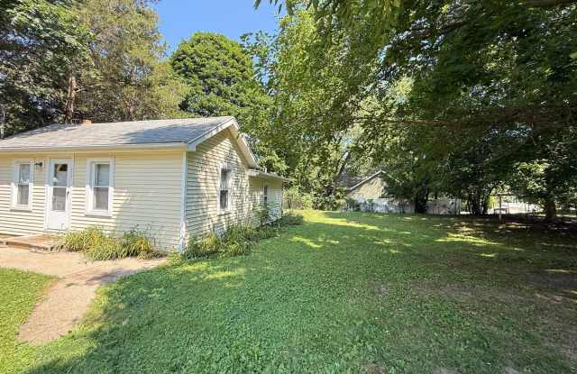 2-Bedroom Single-Family Home in Vandercook Lake Gallery 3