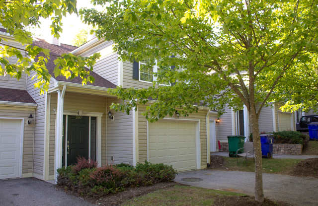 115 Huff Heritage Townhome | 3 Bed 2.5 Bath| July 14th photos photos