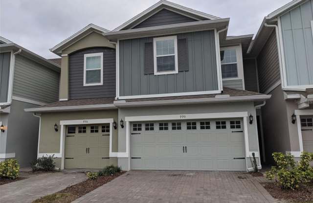 990 E 10TH STREET - 990 East 10th Street, South Apopka, FL 32703