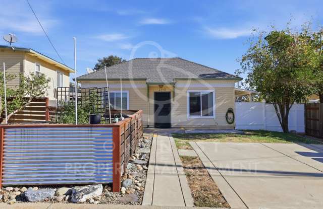 Charming 2 Bed, 1 Bath Cottage with Private Entrance, Covered Patio and Garden Beds | 314B Main Street, Wheatland Gallery 1
