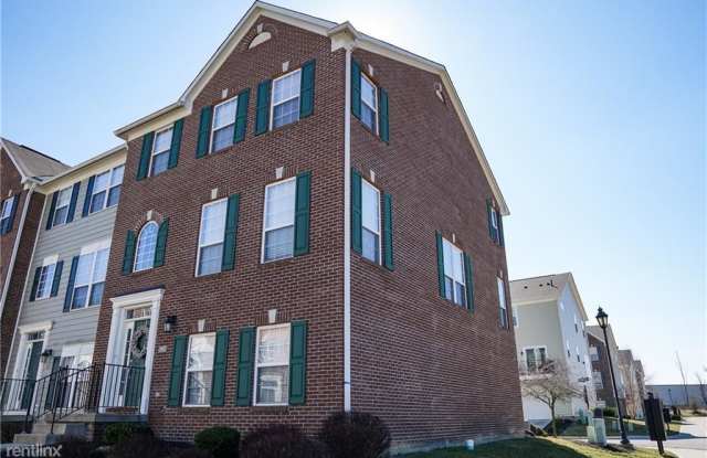 9072 Teaneck Dr - 9072 Teaneox Drive, Fishers, IN 46038