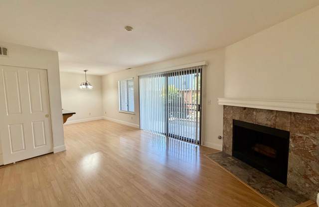 Cozy 2 Bedroom Ground Level Condo In The Highly Desirable New Park Village Community in Newark photos photos