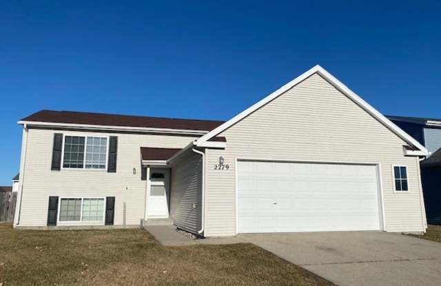 Comfortable 4 Bedroom with Garage  Fenced Yard for Rent! photos photos