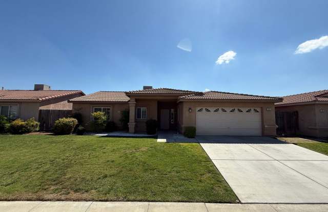 5023 Mar Grande Dr, 93307 3+2-Ready for Immediate Move In -MOVE IN SPECIAL!! $245 Off April, May & June's Rent! - 5023 Mar Grande Drive, Bakersfield, CA 93307