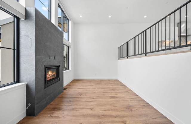 LUX 3BD, 5BA Townhome Near Cherry Creek, Congress Park, and City Park Gallery 4