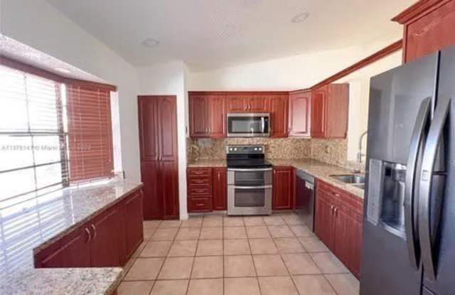 8830 NW 75th Ct, Tamarac, FL 33321 Gallery 2
