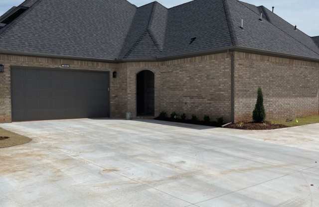 Gated community-3 bed 2.5 bath home - 4604 Enclave Drive, Norman, OK 73072
