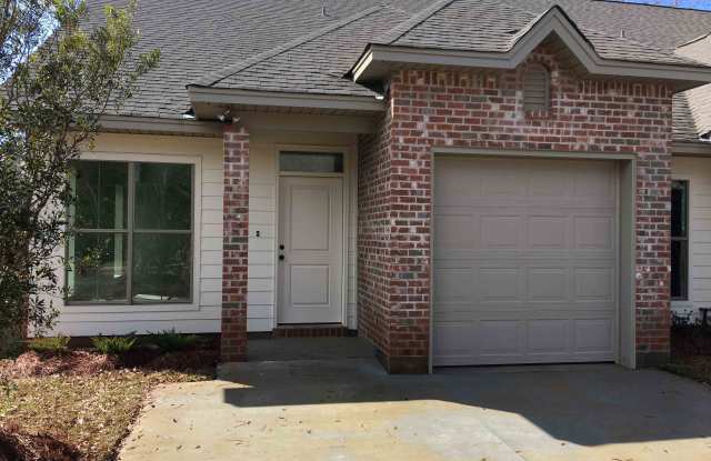 708 Heavens Dr - 708 Heavens Drive, Mandeville, LA 70471