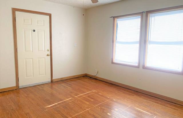 822 N Elm Gallery 3