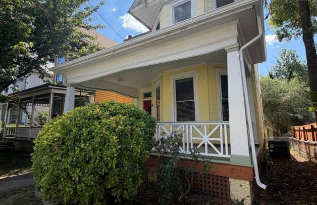 Charming 3 BR home with Garage, Convenient Location! Gallery 3