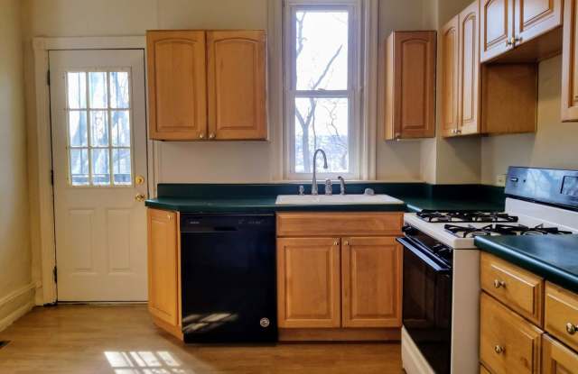 Spacious Three Bedroom in Oakland! Decorative Fireplaces  Lots Of Natural Light! Call Today! photos photos