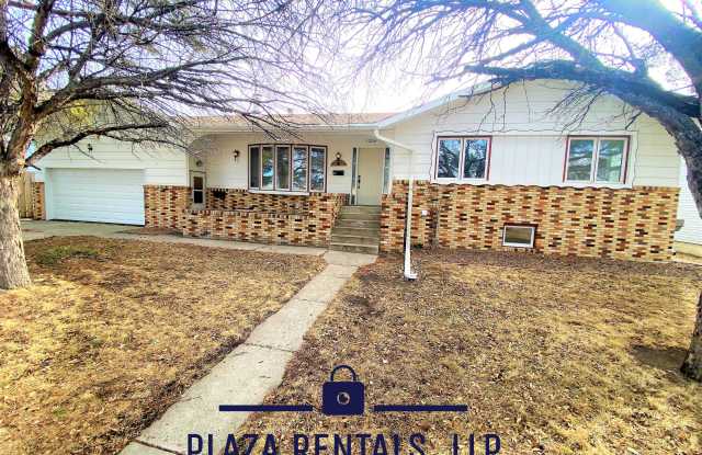 1224 Lloyd Street North - 1 - 1224 Lloyd Street North, Aberdeen, SD 57401