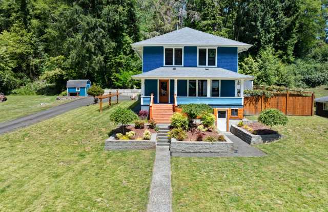 709 Grand Avenue - 709 Grand Avenue, Hoquiam, WA 98550