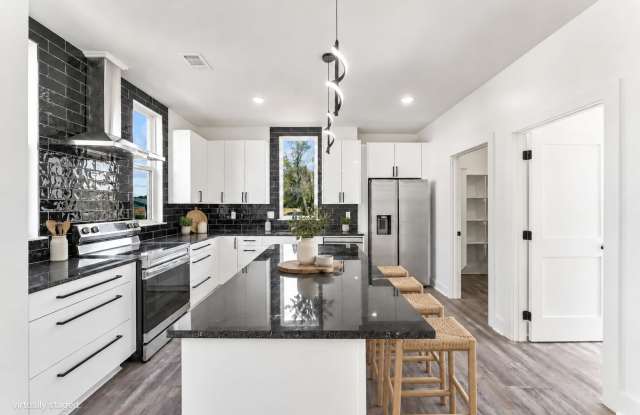 Beautiful New Construction | Rogers Gallery 1