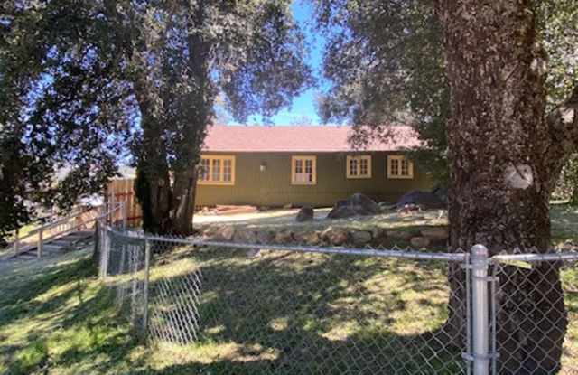 Pine Valley Country Charmer- 2 Bed 1 Bath House Gallery 3