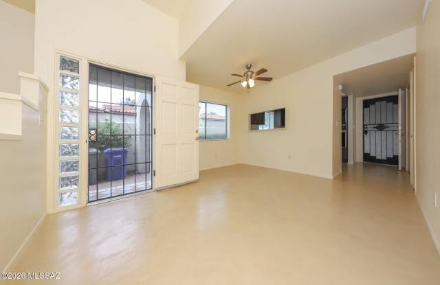 2260 N Camino De Esperanto Gallery 1