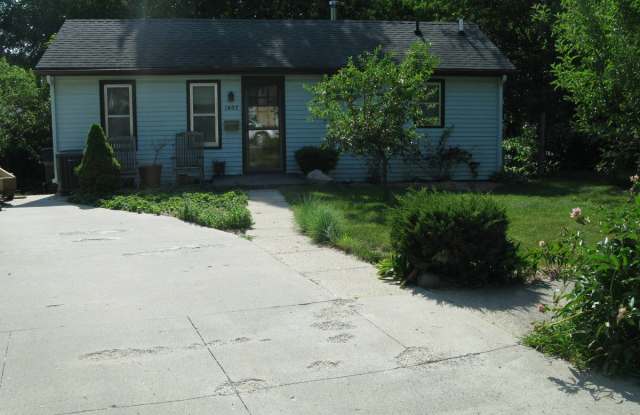 1407 Summit Ave - 1407 Summit Avenue, Ames, IA 50010