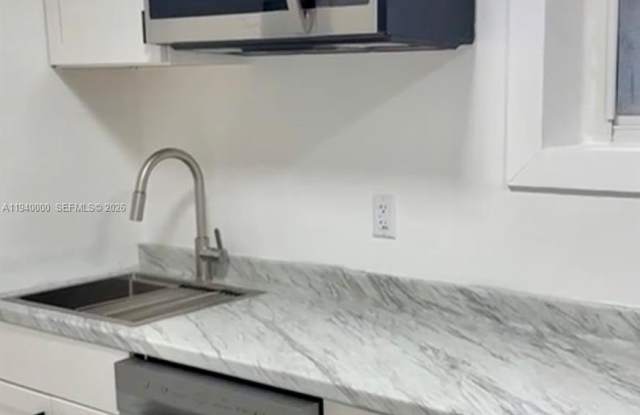 651 N 73rd Ave photos photos