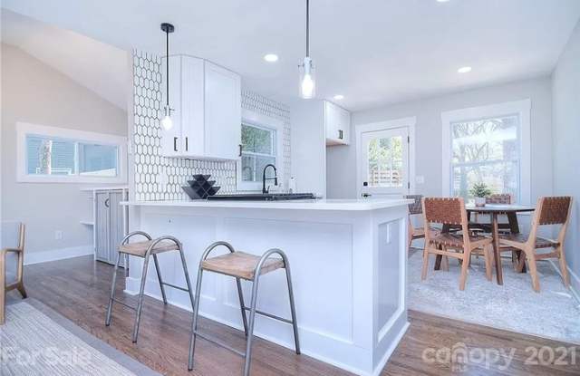 3459 Airlie Street photos photos