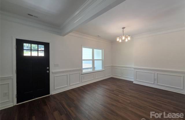 595 Foxwood Drive SE Gallery 3