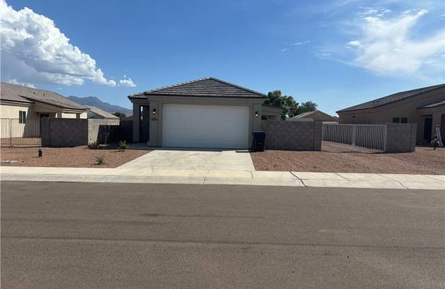 3306 E Farm Crest Avenue Gallery 3