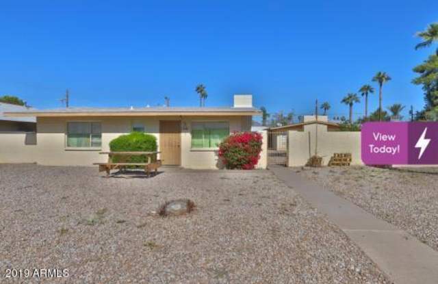 2606 E Glenrosa Avenue Gallery 3