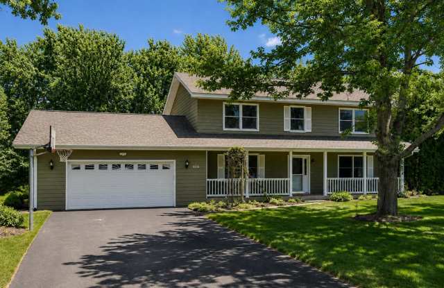 Lovely 4BR 4BA Home in the Best Neighborhood in Sartell! Gallery 1