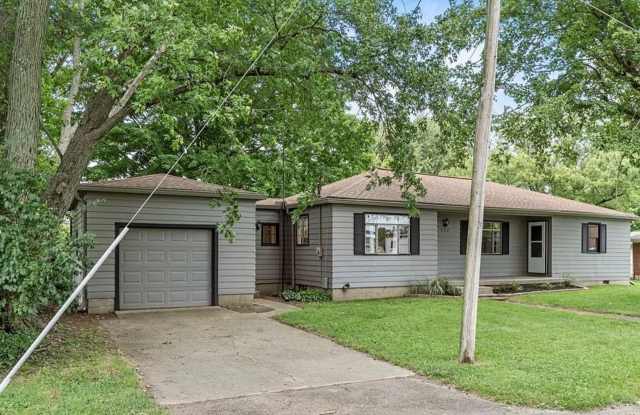 Charming 3 BR / 2 BA Single-Family Home in North Hampton – Water Included! Gallery 3