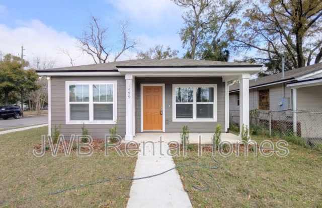 1499 Logan St photos photos