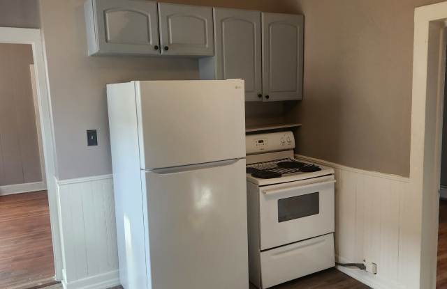 11 Fairview Avenue Apt 2 - 11 Fairview Avenue, Poughkeepsie, NY 12601