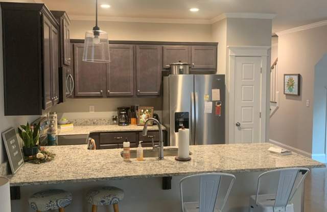 3 Bedroom Near Downtown Available for Pre-Lease Gallery 4