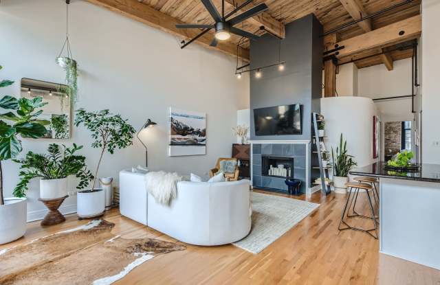 1670 N Claremont Avenue Gallery 3