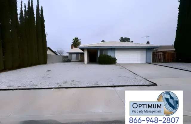 Spacious 4 Bedroom, 2 Bathroom Home in Central Victorville Gallery 3