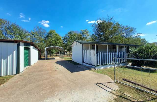 604 Mayflower Ln - 604 Mayflower Lane, Crockett, TX 75835 604 Mayflower Ln - 604 Mayflower Lane, Crockett, TX 75835