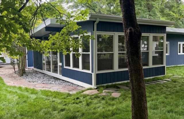 215 Cleveland Drive Gallery 2