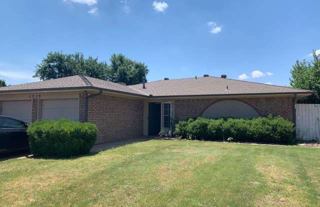 Charming 3 Bedroom 2 Bathroom Home In The Village photos photos