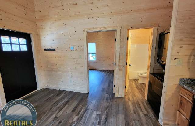 Beautiful 1-Bed Cabin In Trade, Tennessee Gallery 3