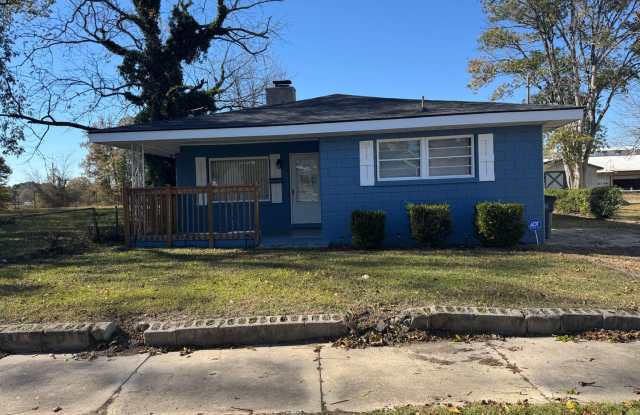 3 Bedroom House - Large Storage Building and Yard - Internet and Lawn Care included! - 716 South Washington Street, Rocky Mount, NC 27801